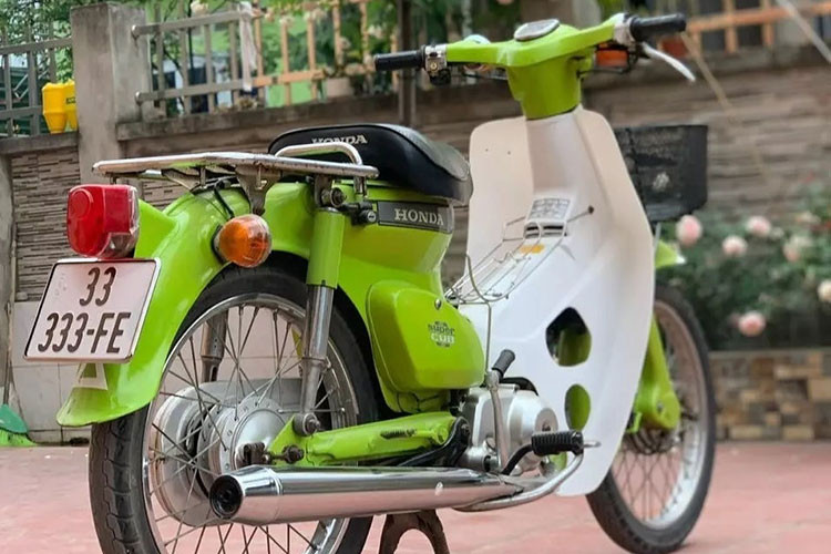 Mặc dù đã bán chiếc xe đi, nhưng trong lòng anh Tú vẫn đau đáu về chiếc Honda Cub 81 mang biển “33-333FE” này. “Chiếc xe này thực sự để lại trong tôi nhiều kỉ niệm và lưu luyến trong đầu. Bán xong, tôi lại thấy tiếc”, anh Tú chia sẻ.