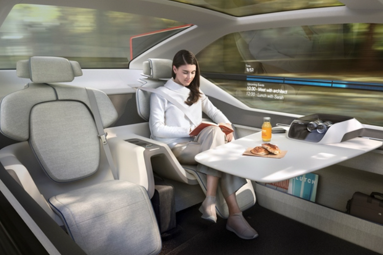 Ông Steven Cliff, phó giám đốc NHTSA chia sẻ: "Với những xe ôtô thiết kế tự lái hoàn toàn, không cần thiết phải có các hệ thống điều khiển lái vật lý nữa". Dù có những thay đổi này, nhưng xe tự lái vẫn phải đạt tiêu chuẩn an toàn như xe ôtô truyền thống.