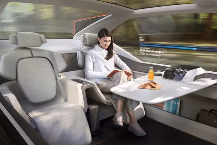 Ông Steven Cliff, phó giám đốc NHTSA chia sẻ: "Với những xe ôtô thiết kế tự lái hoàn toàn, không cần thiết phải có các hệ thống điều khiển lái vật lý nữa". Dù có những thay đổi này, nhưng xe tự lái vẫn phải đạt tiêu chuẩn an toàn như xe ôtô truyền thống.