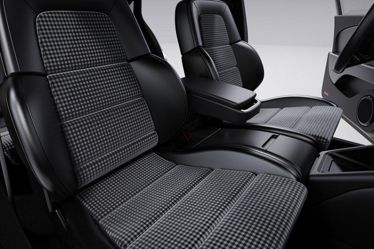 Ngoài ra, nhà sản xuất có kế hoạch cung cấp một gói nâng cấp khí động học bao gồm một bộ chẻ gió phía trước, hai thanh ốp bảo vệ bên sườn, và một bộ khuếch tán lớn phía sau. Công ty cũng đề cập đến một "cấu hình xe địa hình" với khung cản xe hình ống và khoảng sáng gầm được tăng thêm khoảng 50 mm.