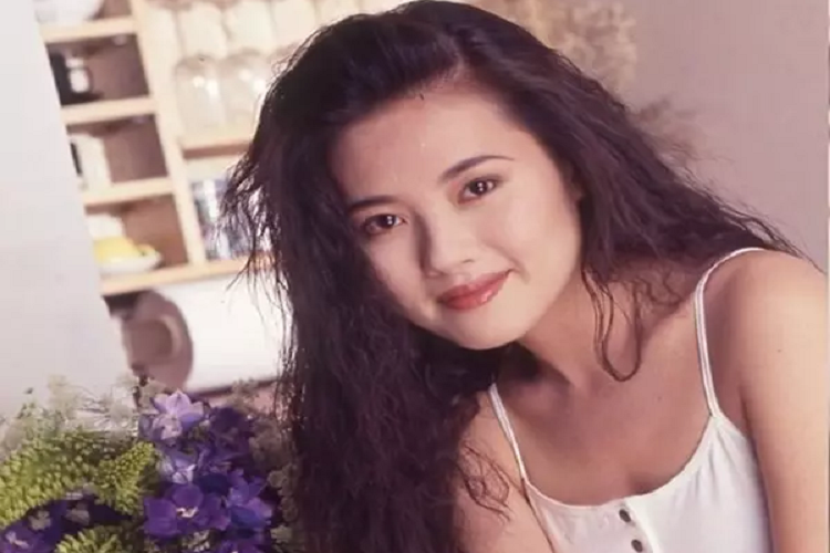 Sau bien co bi sam so, 'nu than phim 18+' tai xuat 'sot xinh xich'