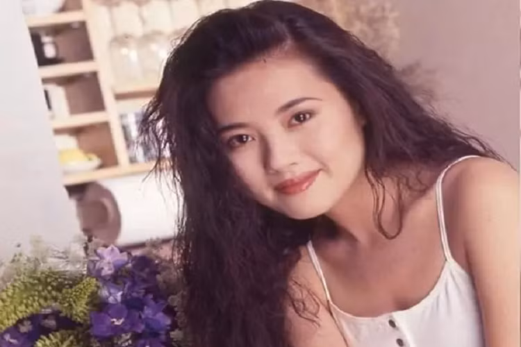 Sau bien co bi sam so, 'nu than phim 18+' tai xuat 'sot xinh xich'