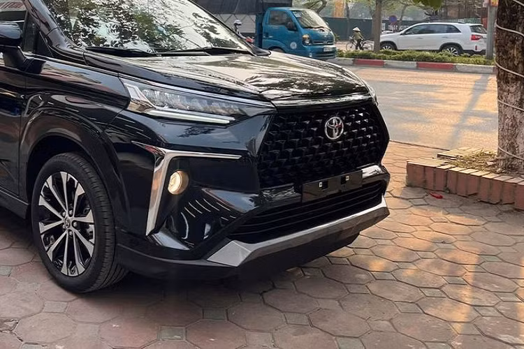 Theo đó, đối với những khách hàng ký chờ mua xe Toyota Veloz Cross và Avanza Premio, sẽ không được đại lý chốt giá trước, mà giá sẽ tuỳ vào thời điểm giao xe. Thông thường, thời gian ký chờ xe sẽ vào khoảng 2-3 tháng.