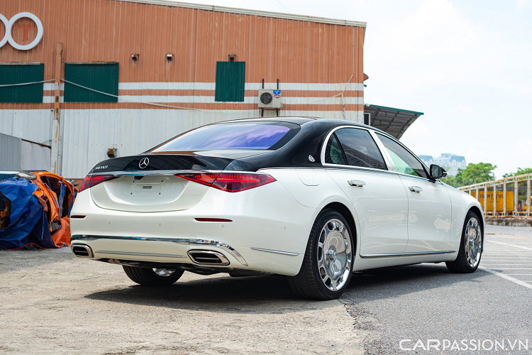 Bước vào bên trong, nội thất của chiếc xe không có thay đổi gì nhiều. Vì mới chỉ lăn bánh 42 km nên phần nội thất được đánh giá là ‘như mới xuất xưởng’.