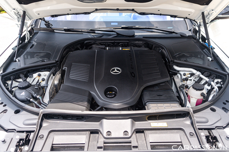 Cung cấp sức mạnh cho Mercedes-Benz S450 2022 là khối động cơ xăng I6 3.0L. Cỗ máy này có khả năng sản sinh công suất tối đa 367 mã lực cùng mô men xoắn cực đại 500 Nm. Đi kèm là hộp số tự động 9 cấp 9G-TRONIC và hệ dẫn động cầu sau.
