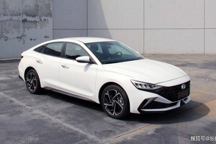 Do liên doanh Beijing Hyundai phát triển, Lafesta mới được bổ sung thiết kế nâng cấp nhẹ. Cụ thể, mẫu sedan hạng C này được trang bị thiết kế lưới tản nhiệt mới với kích thước lớn hơn, mở rộng sang hai bên. Tiếp đến là cản trước mới và có thiết kế thay đổi theo phiên bản.