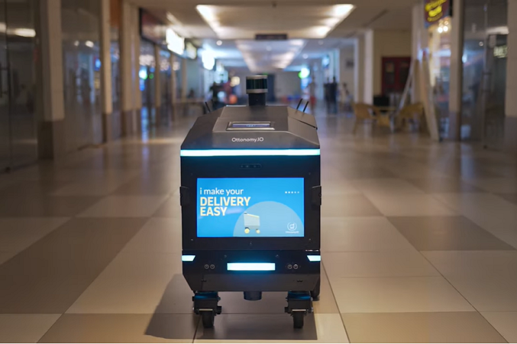 Ottobot không chỉ có một không gian lưu trữ lớn để chở các gói hàng, mà còn có nhiều cabin tách biệt. Điều này rất hữu ích khi vận chuyển những sản phẩm khác nhau như thực phẩm và bưu kiện. Nó không chỉ có tác dụng tách chúng ra, mà còn hiệu quả khi mang nhiều đồ cùng một lúc.