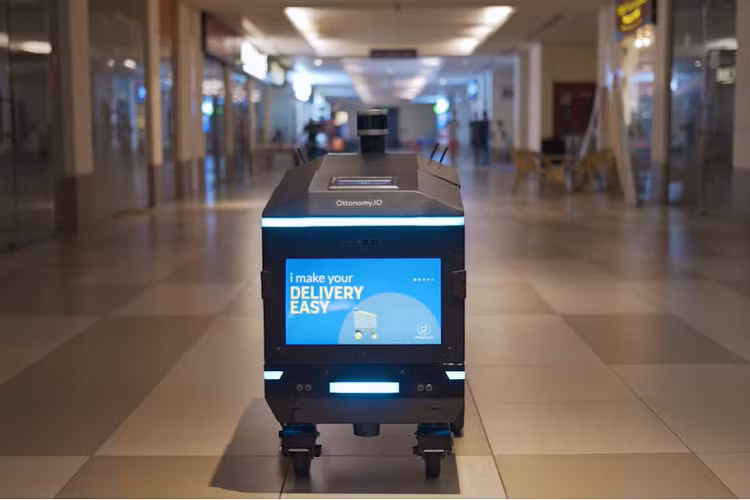 Ottobot không chỉ có một không gian lưu trữ lớn để chở các gói hàng, mà còn có nhiều cabin tách biệt. Điều này rất hữu ích khi vận chuyển những sản phẩm khác nhau như thực phẩm và bưu kiện. Nó không chỉ có tác dụng tách chúng ra, mà còn hiệu quả khi mang nhiều đồ cùng một lúc.