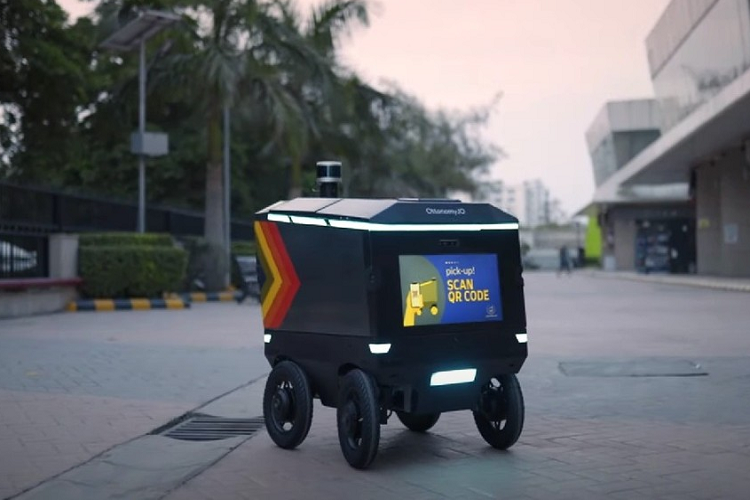 Được thiết kế để giao hàng trên lề đường, chặng cuối, và trong nhà, Ottobot được trang bị các cảm biến để nhận biết tình huống, cho phép nó hiểu môi trường xung quanh, và phát hiện các mối đe dọa khi di chuyển. Để đến nơi cần đến, Ottobot có khả năng tạo một bản đồ kỹ thuật số của điểm đến, và sau đó tự bản địa hóa chính mình trong bản đồ, cung cấp các thông tin cập nhật trực tiếp khi nó chạy đi giao hàng.