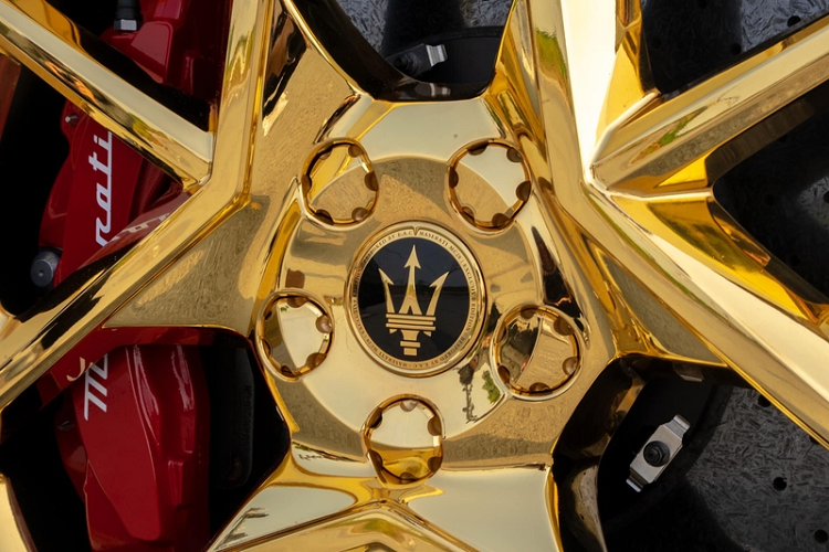 Được biết, toàn bộ chi phí chế tác Maserati MC20 Exclusive Edition khoảng 100.000 USD (hơn 2 tỷ đồng).