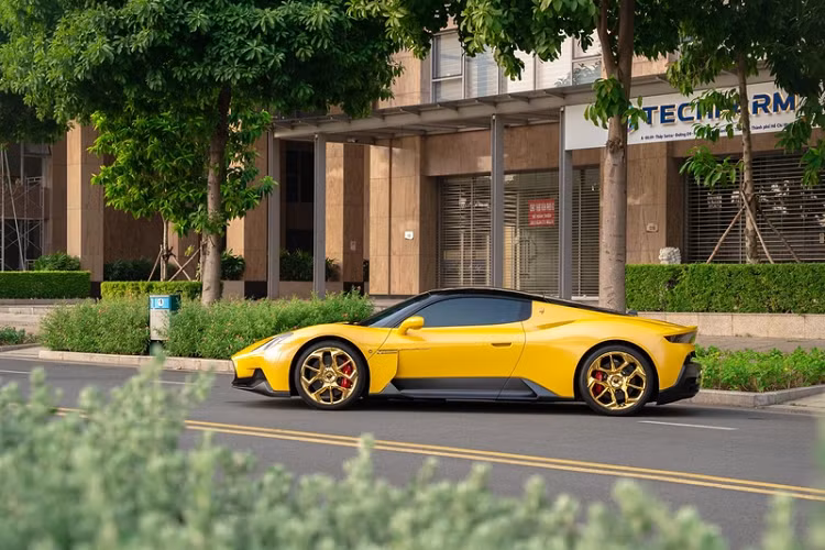 Đơn vị chế tác siêu phẩm Maserati MC20 mạ vàng thật độc đáo này là EAC Việt Nam, quá trình thực hiện diễn ra trong suốt 5 tuần với rất nhiều phương pháp thử nghiệm, đo đạc, tính toán, chỉnh sửa sao cho tương thích với bản thiết kế đã được duyệt.