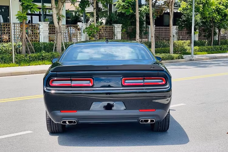 Trước đó vào hồi tháng 6 năm nay, vị doanh nhân nổi tiếng này đã “chốt đơn” thành công chiếc Dodge Challenger Hellcat Redeye duy nhất tại Việt Nam. Và đến nay, Dodge Challenger GT về tay QUA Vũ.