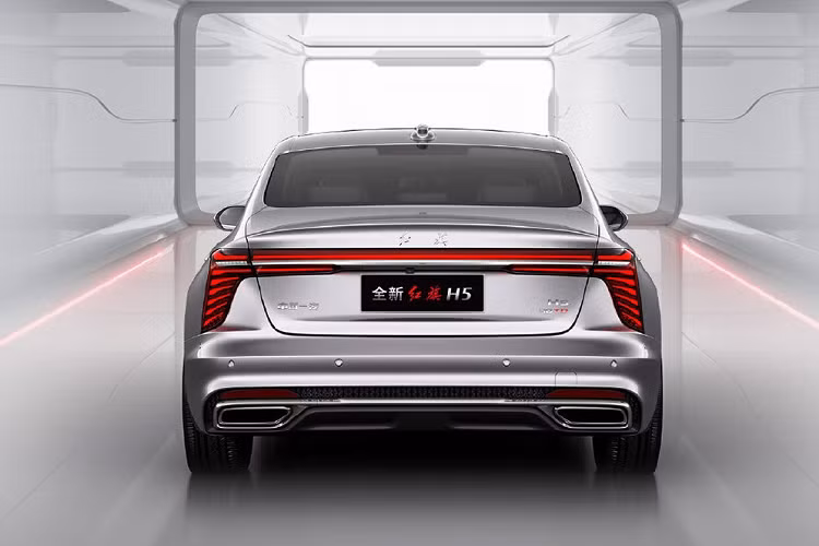 Giá xe Hồng Kỳ H5 2022 thế hệ mới chưa được công bố, xe sẽ được bán ra tại Trung Quốc trong năm nay. Theo công bố, xe sẽ có các tùy chọn màu sơn như trắng, đen, đỏ, xám, xanh dương và nâu.