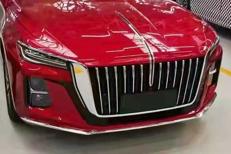 Qua những hình ảnh này, có thể thấy Hồng Kỳ H5 thế hệ mới sở hữu thiết kế ngoại thất khá giống với người anh em Hồng Kỳ H9. Thậm chí, không có gì quá lời khi gọi Hồng Kỳ H5 2022 là "tiểu H9" hoặc "H9 thu nhỏ".