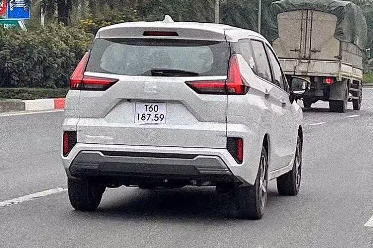 Mitsubishi Xpander 2022 hứa hẹn sẽ tiếp tục hút khách Việt quan tâm xe MPV 7 chỗ cỡ nhỏ, trong bối cảnh phân khúc này có thêm mẫu xe Toyota Veloz Cross đang “làm mưa làm gió” trên thị trường.