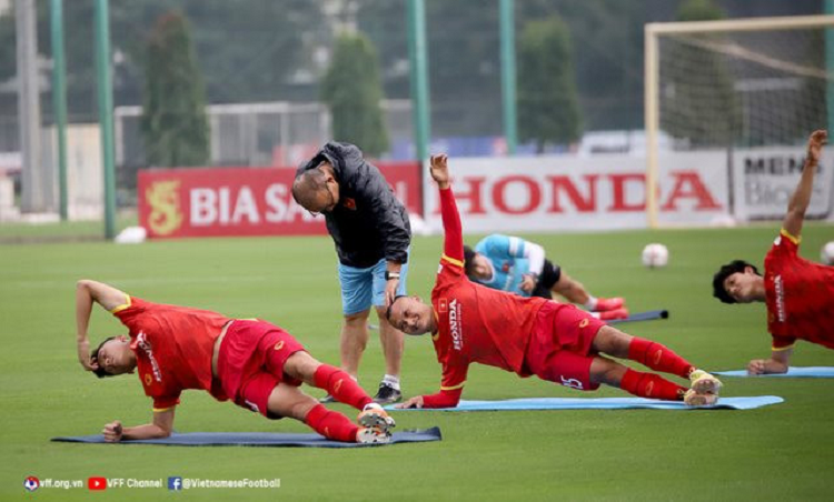 HLV Park Hang-seo danh gia cao doi hinh tre cua CLB Borussia Dortmund-Hinh-2