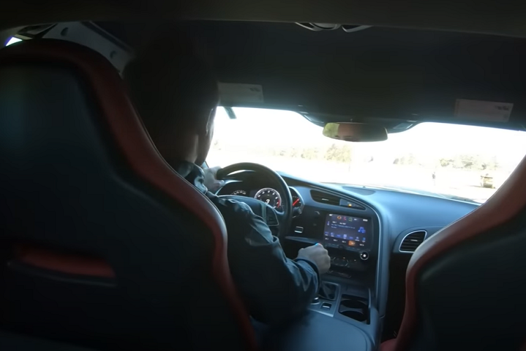 Chia sẻ về kỷ lục lùi xe ôtô Corvette nhanh nhất của mình, Scott cho biết anh đã có kinh nghiệm từ lâu với kênh YouTube có tên "Luôn ở số lùi" - Always in Reverse - nên có nhiều thời gian chuẩn bị. Hồi đầu, anh thực hiện đi lùi với chiếc Nissan 370Z 2016 của mình và đạt được vận tốc tối đa 72 km/h.