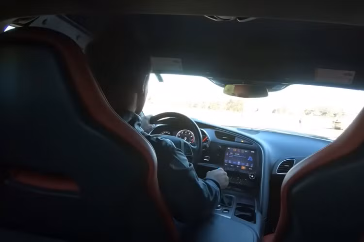 Chia sẻ về kỷ lục lùi xe ôtô Corvette nhanh nhất của mình, Scott cho biết anh đã có kinh nghiệm từ lâu với kênh YouTube có tên "Luôn ở số lùi" - Always in Reverse - nên có nhiều thời gian chuẩn bị. Hồi đầu, anh thực hiện đi lùi với chiếc Nissan 370Z 2016 của mình và đạt được vận tốc tối đa 72 km/h.