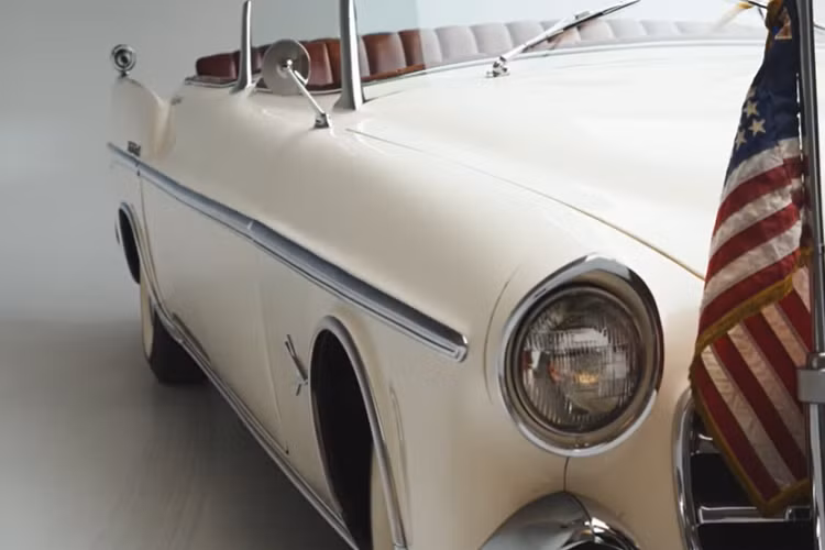 Hai chiếc còn lại được tặng cho các thành phố New York và Los Angeles. Chúng cũng đã được Chrysler nâng cấp và sơn lại vào năm 1955. Trong đó, “chiếc xe New York" là nổi tiếng nhất vì từng chở các phi hành gia trên tàu Apollo 11 vào năm 1969, trong khi "chiếc xe Los Angeles" đã được xuất hiện trong một số bộ phim Hollywood trong những năm 1950 và 1960.