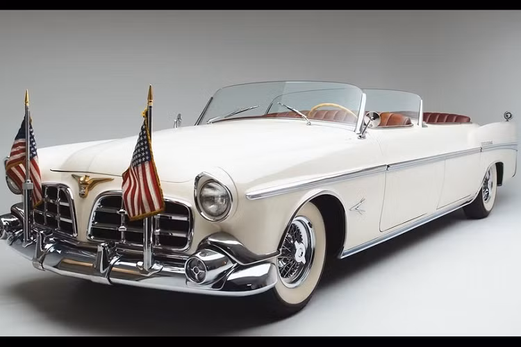 Chiếc Parade Phaeton phục vụ Tổng thống Mỹ đã được chế tạo vào năm 1952, và đúng như tên gọi gợi ý, nó được dựa trên mẫu Chrysler Imperial sản xuất thông thường. Nhưng mặc dù chia sẻ khung gầm với Imperial Crown và lưới tản nhiệt cùng tấm cản va với chiếc Imperial 1951, Parade Phaeton vẫn có phần thân vỏ độ riêng.