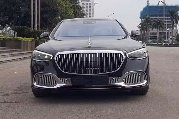 Không chỉ mua xe siêu sang Mercedes-Maybach S680 2022 đắt đỏ mới có không quá 3 chiếc xuất hiện tại dải đất hình chữ S này, đại gia Quảng Ninh còn mạnh tay rút hầu bao để sắm thêm 1 chiếc SUV hạng sang Mercedes-AMG G63 và cả xe Lincoln Navigator L Black Label.