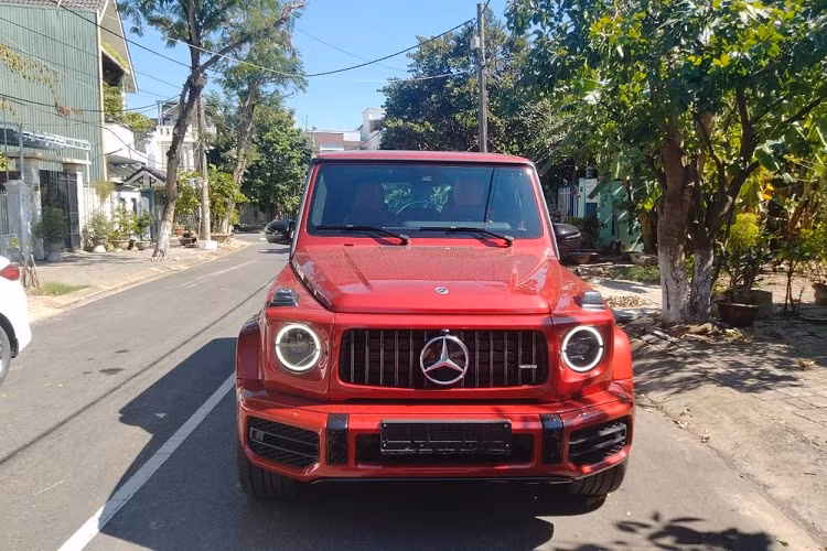 Ngoài Mercedes-Maybach S680, đại gia Quảng Ninh còn sắm 2 chiếc xe SUV khác nhau là Mercedes-AMG G63 thuộc dòng SUV hạng sang, còn Lincoln Navigator L Black Label là SUV hạng sang cỡ lớn.