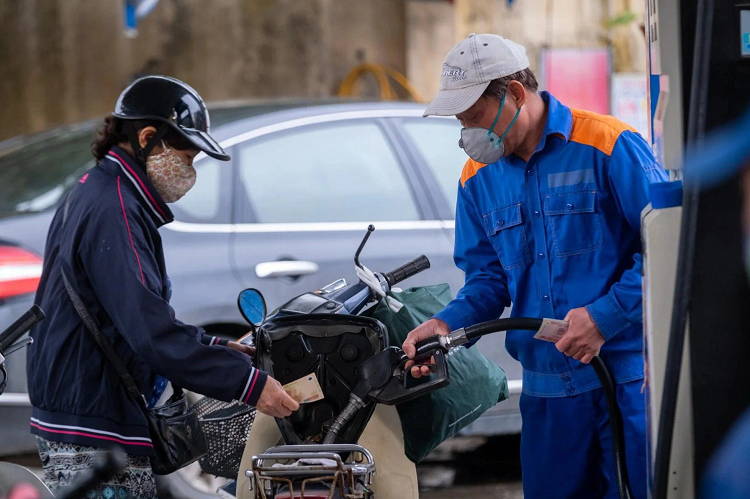 Gia xang trong nuoc truoc ap luc tang lan thu 6 lien tiep-Hinh-2