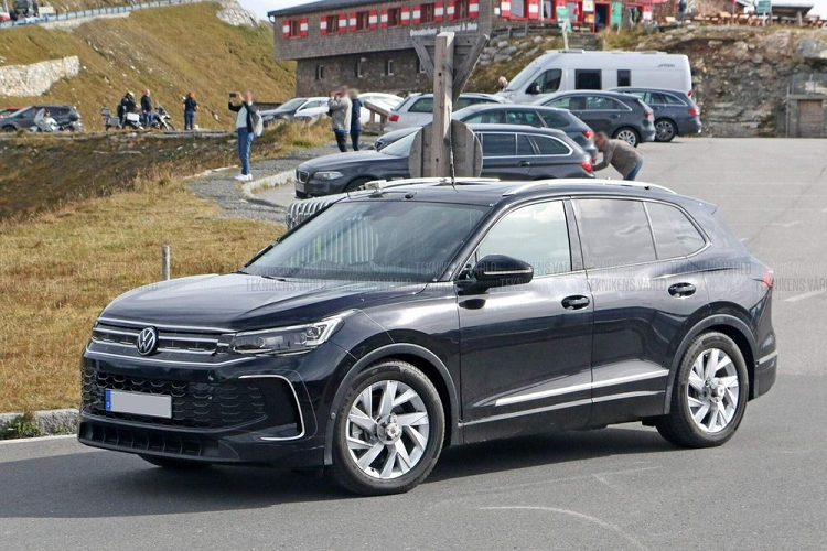 Với dàn sản phẩm đa dạng, đặc biệt là SUV, hãng Volkswagen dường như lúc nào cũng chuẩn bị tung ra phiên bản nâng cấp hoặc thế hệ mới của một mẫu xe nào đó. Vì vậy, sự xuất hiện của Volkswagen Tiguan thế hệ mới trên đường thử trong thời gian qua không khiến nhiều người cảm thấy ngạc nhiên.