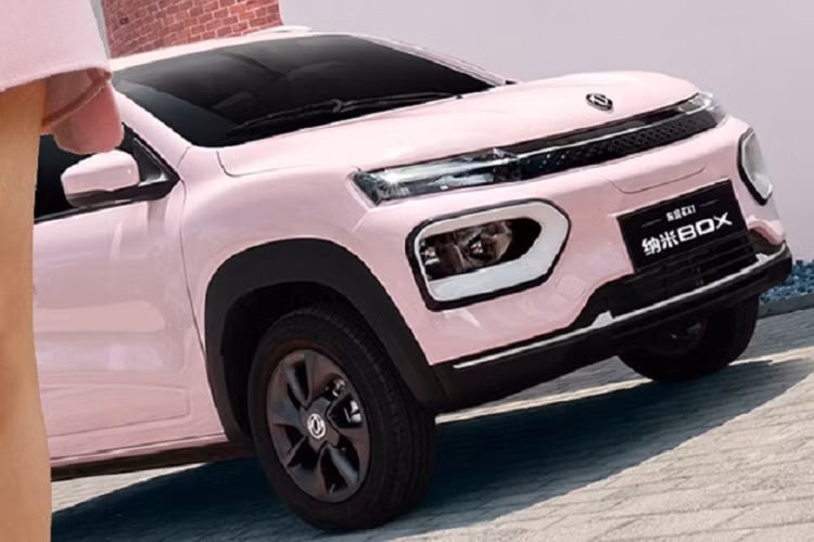 Tuy nhiên, mẫu xe này khá khiêm tốn về mặt trang bị an toàn khi chỉ sở hữu những tính năng hết sức cơ bản như cảm biến đỗ xe phía sau, ABS, EBD hay hệ thống radar khi lùi.