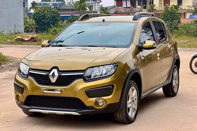  Renault Sandero Stepway tại Việt Nam xuất hiện vào năm 2016 và phân phối với giá 620 triệu đồng. Dòng xe này không được khách Việt ưa chuộng và nhanh chóng rút khỏi thị trường ngay sau đó. Dù vậy, vẫn có một số ít xe bán ra cho người có nhu cầu.
