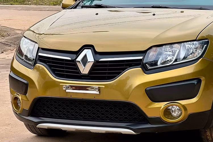 Giá xe Renault Sandero Stepway 2016 hiện đang được chủ nhân rao bán trên sàn xe cũ với giá chỉ 355 triệu đồng.