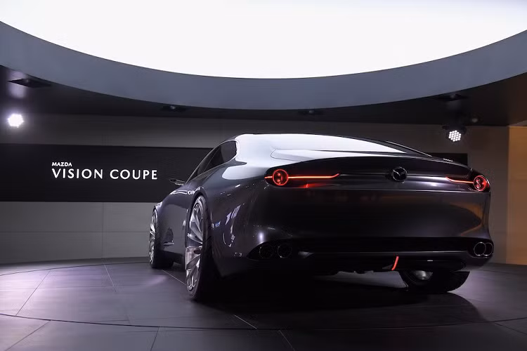 Đã có không ít người hi vọng hãng Mazda sẽ đưa mẫu xe Mazda Vision Coupe concept này lên dây chuyền sản xuất đại trà. Tuy nhiên, sau hơn 4 năm, mẫu coupe 4 cửa này vẫn chỉ dừng lại ở mức xe concept.