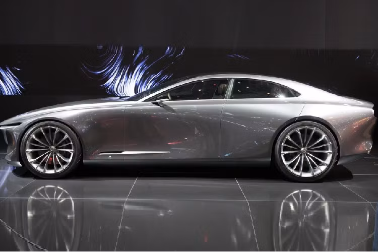 Vào năm 2017, hãng Mazda đã khiến người yêu xe và báo giới có phen xôn xao khi trình làng mẫu xe concept tuyệt đẹp mang tên Mazda Vision Coupe mới trong triển lãm Tokyo. Đây chính là mẫu xe đóng vai trò giới thiệu ngôn ngữ thiết kế Kodo mới của thương hiệu Mazda. 