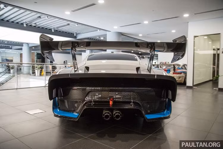 Ở thời điểm mới ra mắt vào năm 2018, mức giá xe Porsche 935 bán ra khởi điểm tới 701.948 Euro (khoảng 18,5 tỷ đồng).