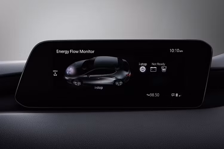 Không chỉ được trang bị khá tốt, Mazda CX-30 2022 ở Thái Lan còn có nhiều tính năng an toàn tiêu chuẩn. Bên cạnh cảm biến đỗ xe phía sau và camera lùi mới, bản C còn có hệ thống cảnh báo điểm mù khi chuyển làn đường, cảnh báo có xe nằm trong điểm mù cũng như cảnh báo phương tiện cắt ngang khi lùi.