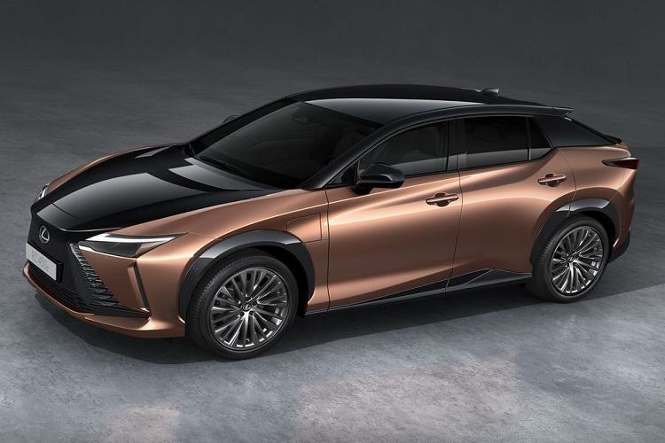 Như vậy, công nghệ Steer-By-Wire của Lexus có thể hỗ trợ đánh lái một cách nhanh nhất và hiệu quả nhất là vì nó có thể giảm thiểu chuyển động đánh lái khi xe đang di chuyển ở tốc độ trung bình. Hãng xe Nhật cho biết, công nghệ đánh lái điện tử cũng là một chìa khóa quan trọng trong quá trình điện hóa.