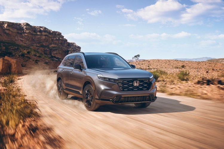 Nhà sản xuất ôtô Đức có kế hoạch tung ra một chiếc xe SUV Honda CR-V chạy pin hydro trong thời gian tới. Toyota cũng đang nghiên cứu về loại động cơ này và dự kiến lắp ráp chúng trên các mẫu Corolla và Prius được sản xuất trong tương lai.