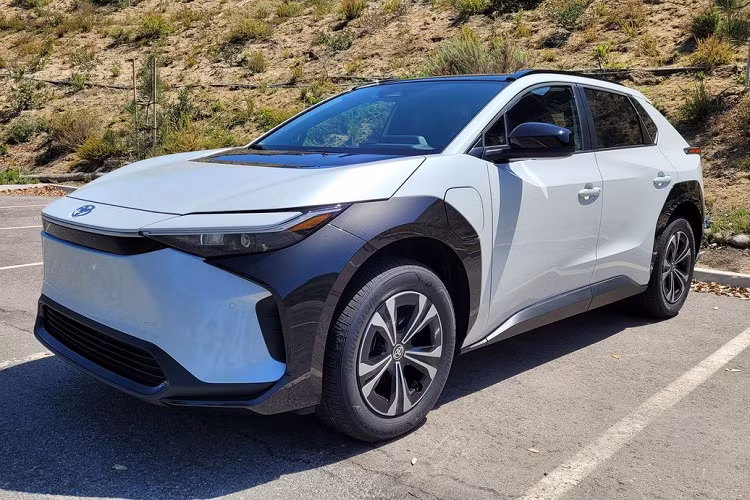 Theo đó, tổng số xe Toyota bZ4X bị triệu hồi lên tới 2.700 chiếc, trong đó 2.200 xe ở châu Âu, 260 xe tại Mỹ, 110 chiếc ở Nhật Bản và 20 chiếc ở Canada. Hiện tại việc triệu hồi xe vẫn đang được tiến hành.