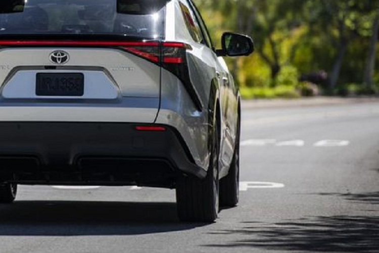 Ngoài ra, nếu khách hàng không muốn nhận các đền bù trên, Toyota sẽ đề nghị mua lại chiếc xe Toyota bZ4X dính lỗi của khách hàng. Điều khoản cho việc mua lại có thể khác nhau, tuỳ thuộc vào tiểu bang của bạn và các trường hợp cụ thể.