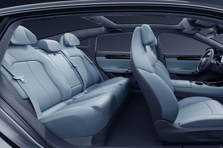 Xe được lắp đặt một hệ dẫn động điện làm mát bằng khí, đảm bảo tốc độ tối đa lên tới 16.000 vòng/phút, và hiệu năng tổng hợp là 88,5%. Trọng lượng của hệ dẫn động điện là 85 kg, và nó được thiết kế để chạy hơn 1 triệu km.