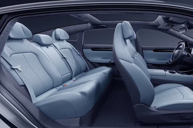 Xe được lắp đặt một hệ dẫn động điện làm mát bằng khí, đảm bảo tốc độ tối đa lên tới 16.000 vòng/phút, và hiệu năng tổng hợp là 88,5%. Trọng lượng của hệ dẫn động điện là 85 kg, và nó được thiết kế để chạy hơn 1 triệu km.