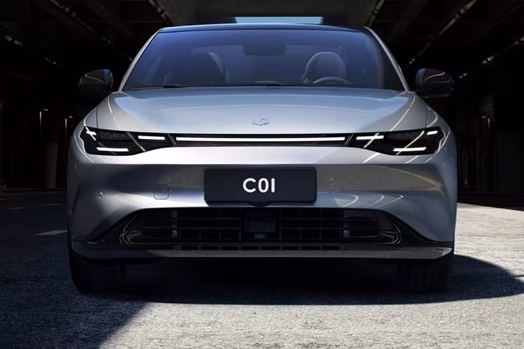 Nhưng điều ngạc nhiên lớn nhất đến từ mức giá phải chăng của nó so với đối thủ như Tesla Model 3. Mức giá xe Leapmotor C01 2022 bán ra chỉ từ 180.000 nhân dân tệ (tương đương 628 triệu đồng), và tăng lên 270.000 nhân dân tệ (942 triệu đồng) đối với phiên bản cao cấp nhất.