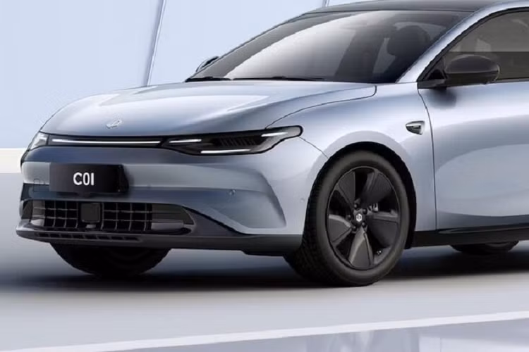 Cụ thể, mẫu sedan điện Leapmotor C01 gần đây đã được ra mắt tại thị trường nội địa Trung Quốc, và nó không chỉ đơn giản là có thân vỏ tao nhã đẹp mắt. Mẫu sedan lai chút coupe này có khả năng đạt vận tốc 100 km/h trong chưa đầy 4 giây, nhờ sự hỗ trợ của mô tơ điện mạnh tới 542 mã lực.