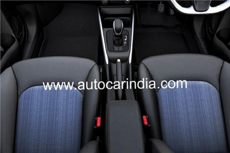 Chưa hết, Suzuki Baleno 2022 còn được trang bị màn hình trung tâm nằm độc lập trên mặt táp-lô, vô lăng vát đáy thể thao, phối 2 màu đen - bạc và bảng đồng hồ mới với màn hình đa thông tin ở giữa. Những thay đổi khác của mẫu xe hatchback hạng B này bao gồm núm xoay chỉnh điều hòa cũng như thiết kế ghế trước và ghế sau mới.