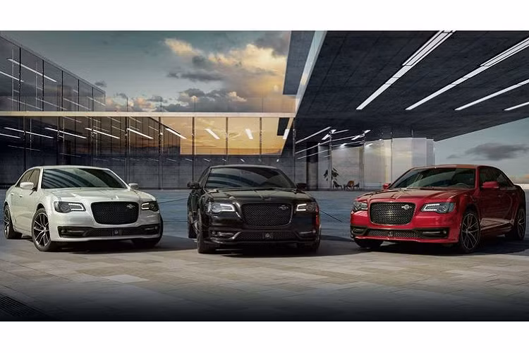 Mặc dù Chrysler 300C 2023 đã cháy hàng nhưng trang web đặt trước dành cho mẫu xe này vẫn đang hoạt động. Như vậy, khách hàng vẫn có thể tiếp tục đặt hàng mẫu sedan hiệu suất cao này và trở thành 1 trong 2.200 người đầu tiên sở hữu chiếc xe nếu những khách hàng trước đó hủy đặt cọc.