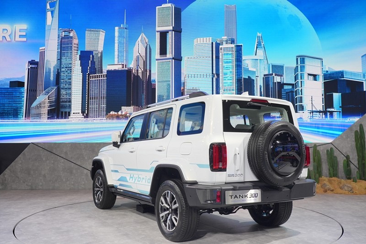 Đáng tiếc là thời điểm bán ra và giá xe TANK 300 PHEV 2022 tại Thái Lan vẫn chưa được công bố. Trong năm nay, hãng Great Wall Motor cũng đã lên kế hoạch ra mắt thị trường Việt Nam. Hiện chưa rõ Great Wall Motor có dự định giới thiệu TANK 300 ở Việt Nam hay không.