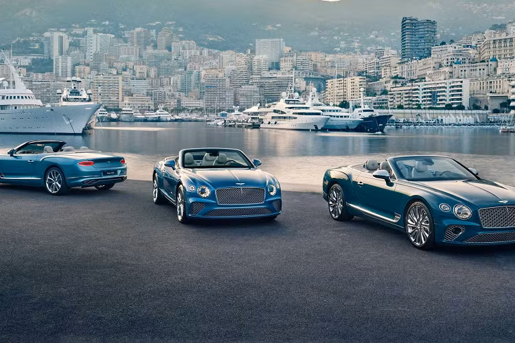 Đầu tháng này, Mulliner đã giúp một chủ sở hữu Bentley chế tạo 2 chiếc máy bay độc nhất vô nhị để phù hợp với kiểu dáng của chiếc Bacalar đặt riêng. Doanh số bán hàng cũng tăng mạnh đối với công ty, với việc nhà sản xuất ô tô đã lập kỷ lục bán hàng vào năm 2021.
