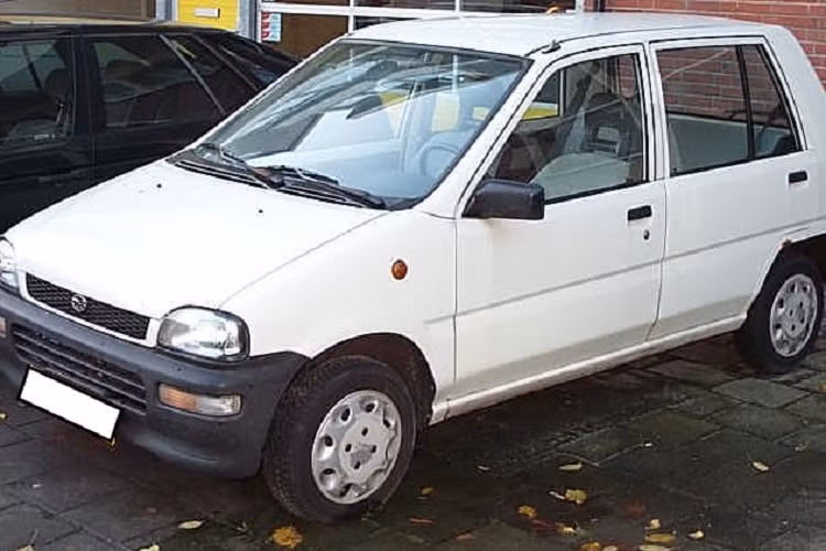 Ngoài ra, Subaru Rex 2023 dự kiến chỉ có hệ dẫn động cầu trước. Các trang bị của Subaru Rex 2023 ở thị trường Nhật Bản có thể cũng sẽ giống Toyota Raize như bảng đồng hồ kỹ thuật số với màn hình LCD 7 inch, màn hình cảm ứng trung tâm 9 inch, hỗ trợ đàm thoại rảnh tay/kết nối điện thoại thông minh