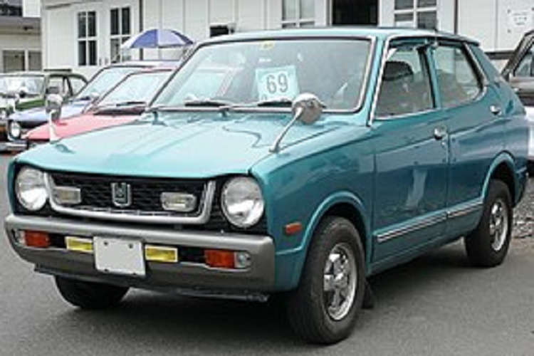 Hệ thống kiểm soát chân ga, camera 360 độ hỗ trợ đỗ xe, đèn pha tự động thích ứng, hệ thống kiểm soát hành trình thích ứng, hỗ trợ giữ làn đường, cảnh báo lệch làn đường, cảnh báo điểm mù, cảnh báo phương tiện cắt ngang khi lùi, nhận biết biển báo giao thông và 6 túi khí cũng có trên mẫu SUV hạng A này.