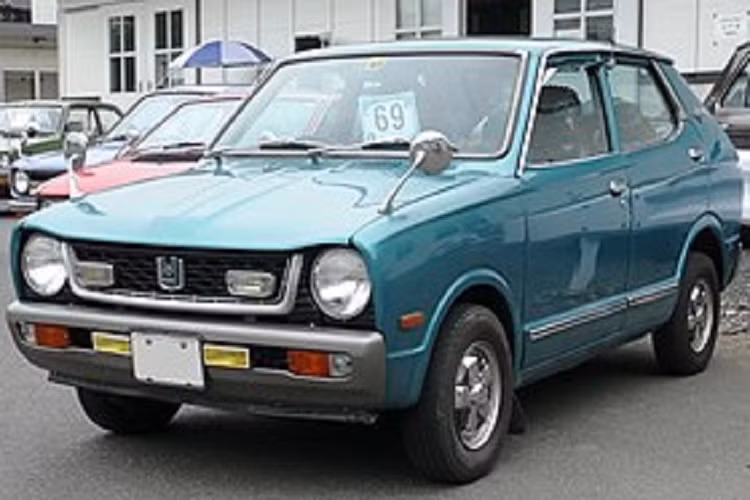 Hệ thống kiểm soát chân ga, camera 360 độ hỗ trợ đỗ xe, đèn pha tự động thích ứng, hệ thống kiểm soát hành trình thích ứng, hỗ trợ giữ làn đường, cảnh báo lệch làn đường, cảnh báo điểm mù, cảnh báo phương tiện cắt ngang khi lùi, nhận biết biển báo giao thông và 6 túi khí cũng có trên mẫu SUV hạng A này.